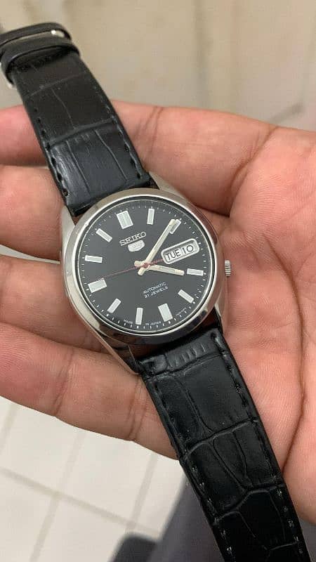 Seiko 5 SNKE87J1 Black dial 2