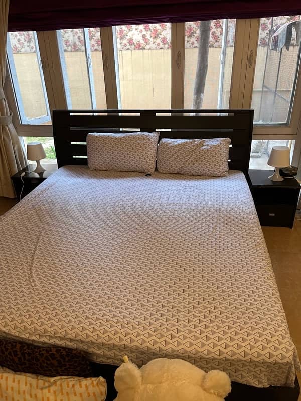 Habitt King size bed set 0