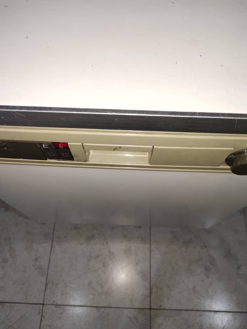 DISHWASHER KELVINATOR IN EXCELLENT CONDITION N LOW PRICE 3