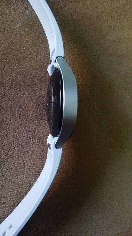 Samsung Galaxy Watch 6 44mm R490 in almost brand new condition 2