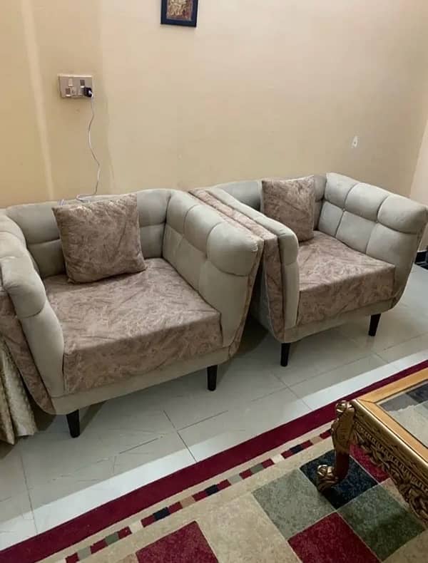 7 seater sofa set for sale in new condition 2