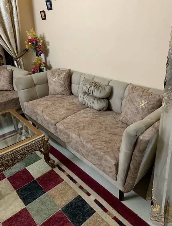 7 seater sofa set for sale in new condition 4