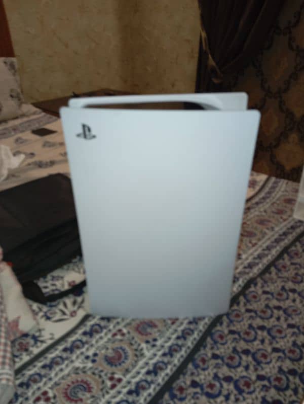 1 TB PS5 Disk Edition –Box Opened – White - 10/10 Condition 1