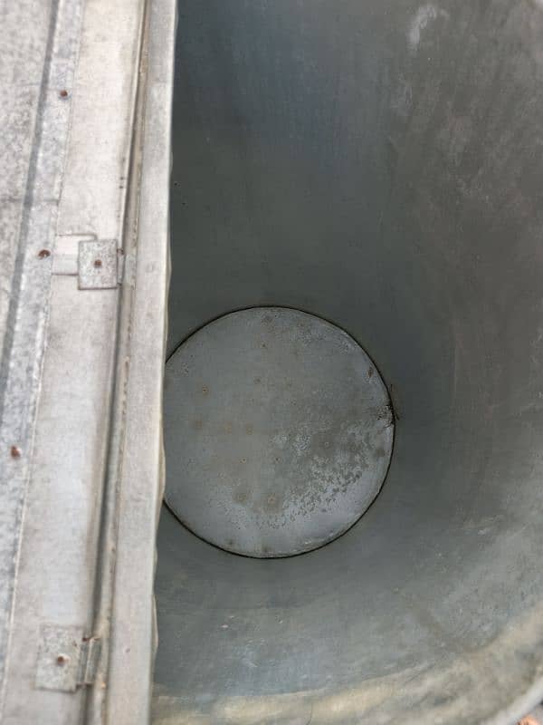 Heavy-Duty Metal Container (Parola) 2