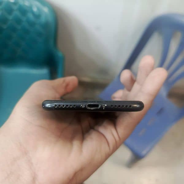 Iphone 7 32GB Black Colour 3