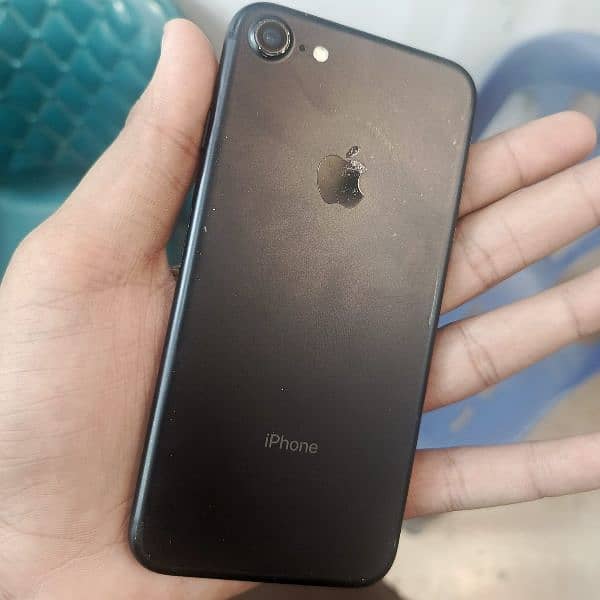 Iphone 7 32GB Black Colour 4