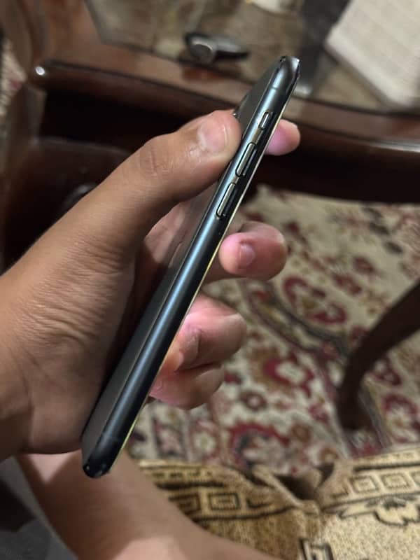 iPhone 11 Pro - 256GB - JV 5