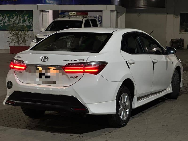 Toyota Corolla Altis 2017 1