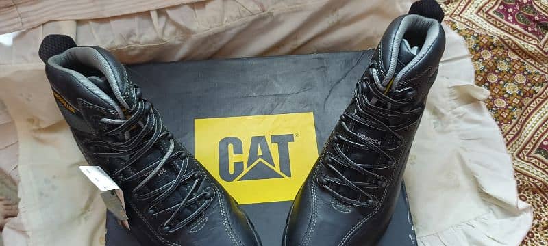 Caterpillar boot 10 on 10 condition size 42 2