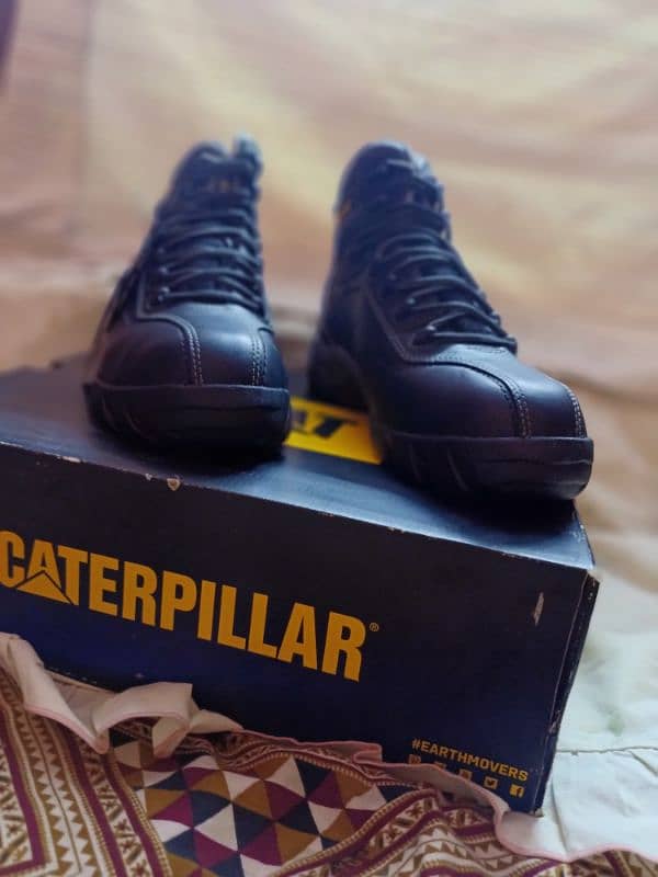 Caterpillar boot 10 on 10 condition size 42 4