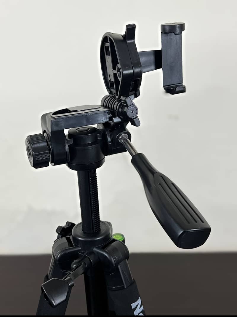 Neepho NP-8850 Convenient Tripod 2