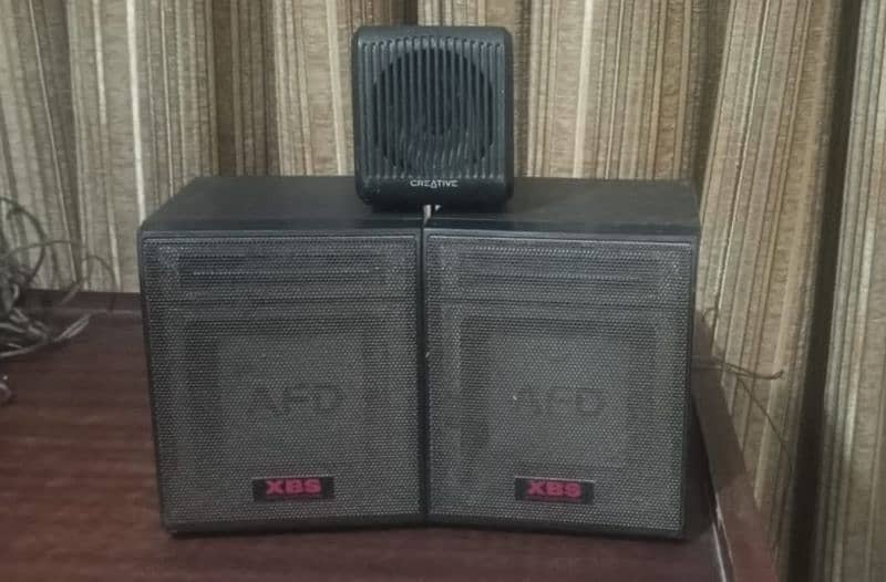 XBS Bookshelf Speaker in best condition 0