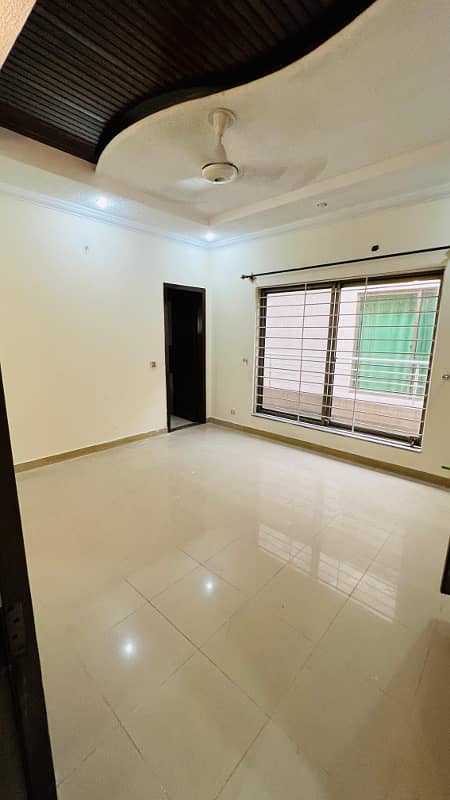 10 marla house for rent in bahria towan Rawalpindi phase 3 6