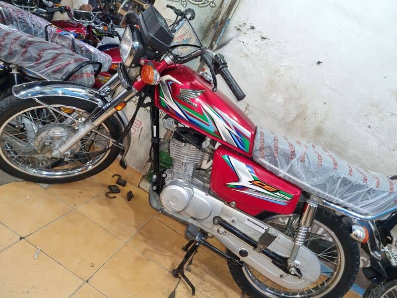 I am sel my honda CG 125 bike 2023 11month 03132432355 5