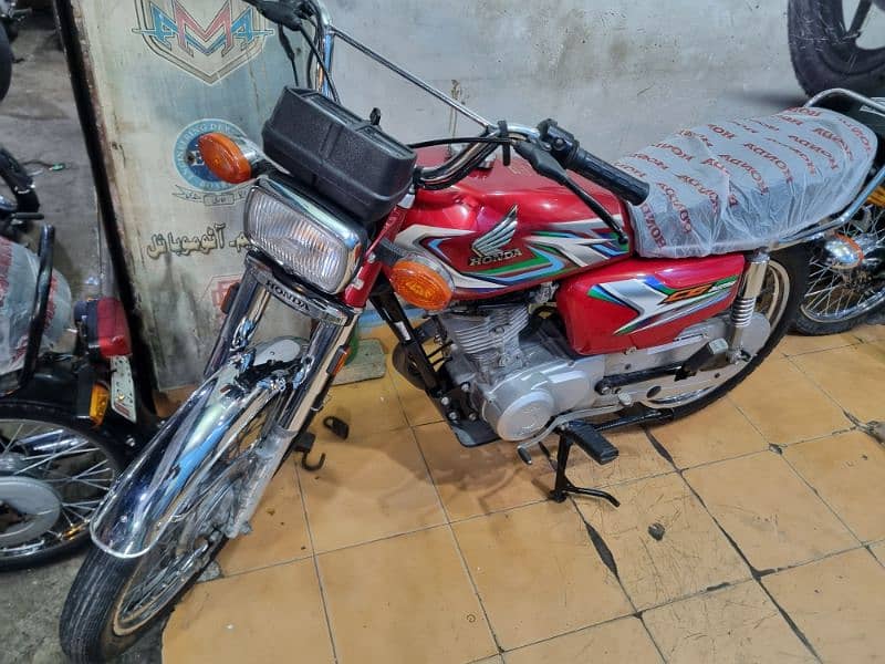 I am sel my honda CG 125 bike 2023 11month 03132432355 15