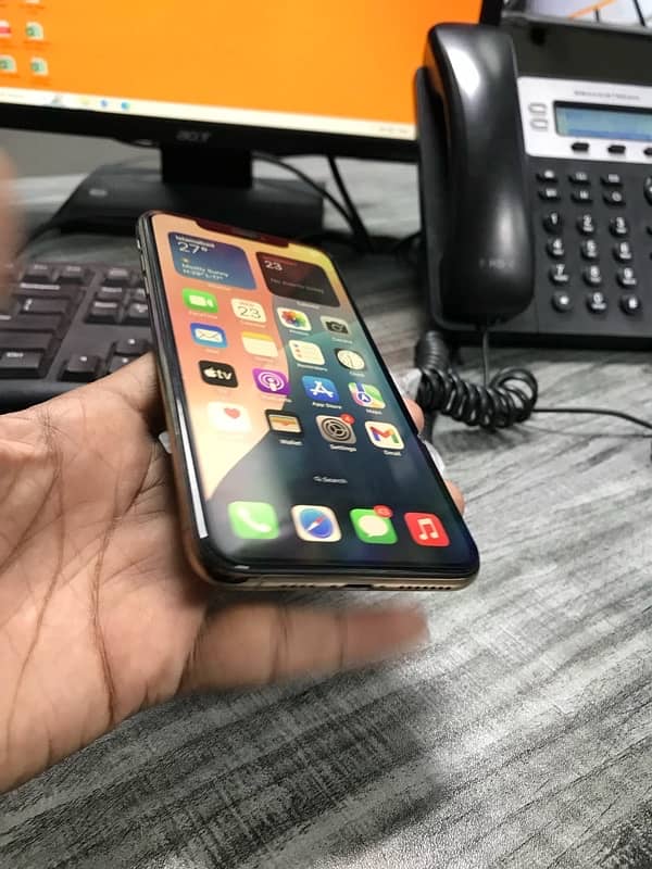 Iphone Xsmax Final Price No Barganing 8