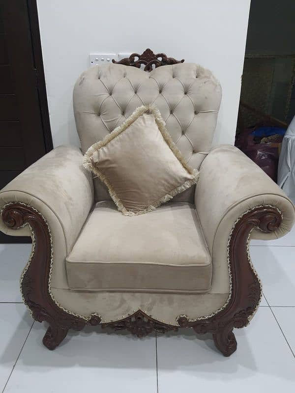 sofa set neat condition 2