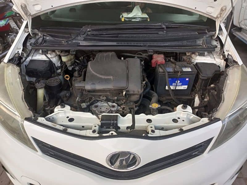 Toyota Vitz 2015 4