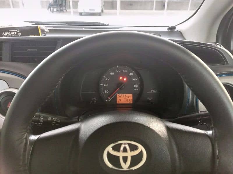 Toyota Vitz 2015 6