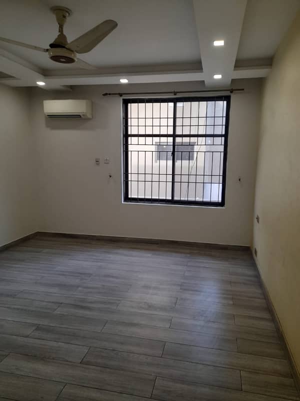 1 Kanal Upper Portion Of Bungalow Available For Rent In DHA Phase 5 Lahore. 10