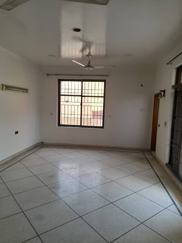 1 Kanal Upper Portion Of Bungalow Available For Rent In DHA Phase 5 Lahore. 13