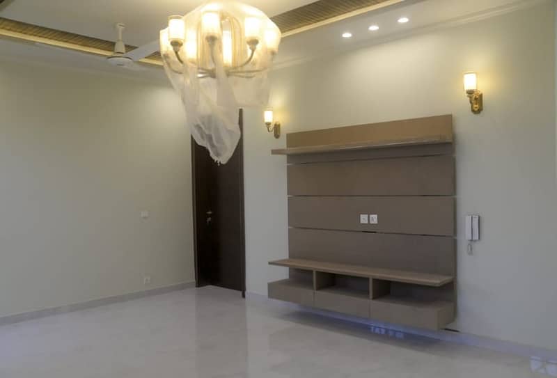 1 Kanal Upper Portion Of Bungalow Available For Rent In DHA Phase 6 Lahore. 7