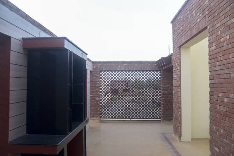 1 Kanal Upper Portion Of Bungalow Available For Rent In DHA Phase 6 Lahore. 8