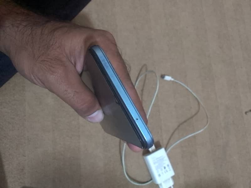 Best Condition me hai just 1 hand use hai with original charger or box 4