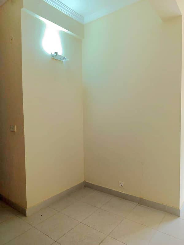 950 square ft 2 bedroom apartment Available for Rent 18