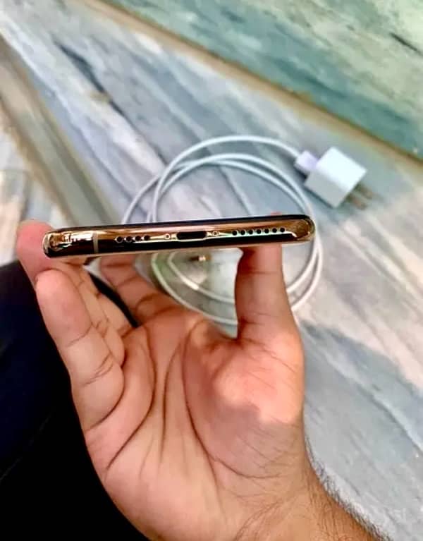 iphone xs max 64gb DUAL PTA APPROVED WATERPACK 10/10 7