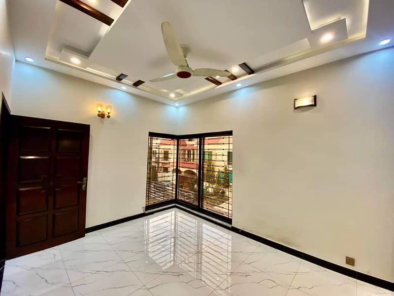 7 MARLA DESIGNER HOUSE FOR RENT 8