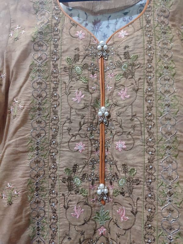 3 pcs lawn embroidered dress in 10/10 condition 1