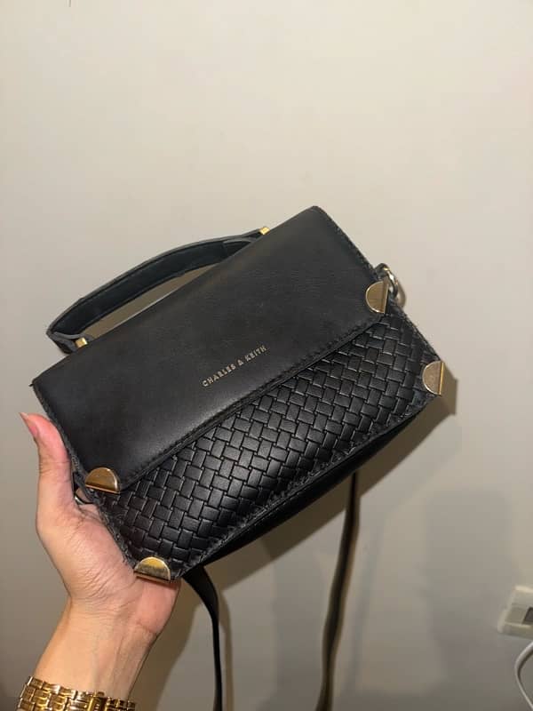 CHARLES AND KEITH CROSS BODY BAG 0