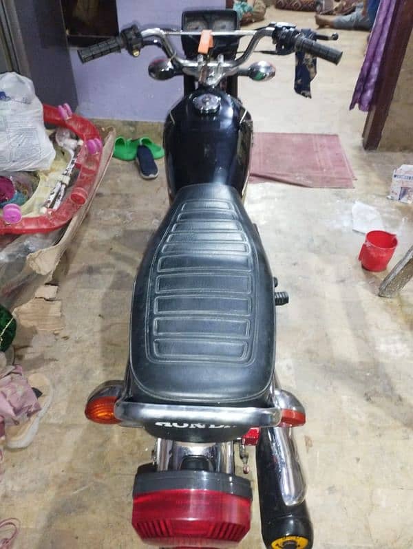 Honda 125 black 7