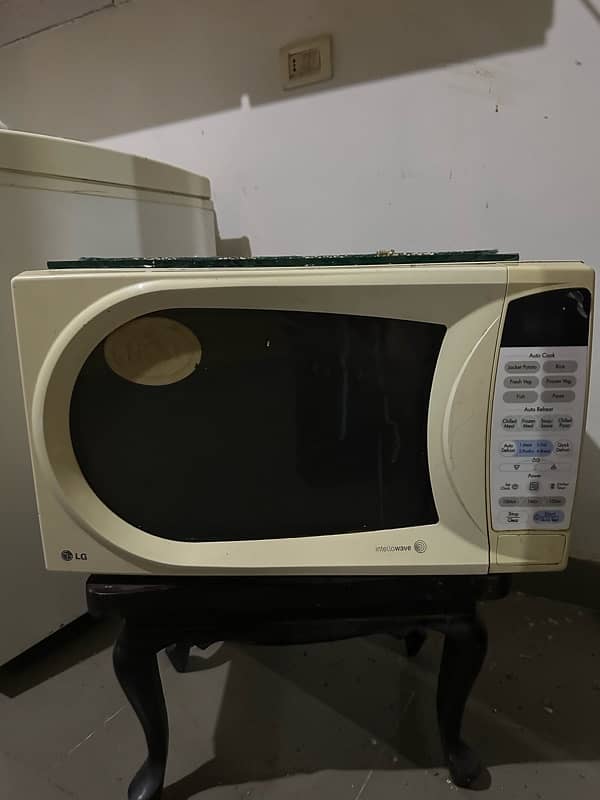 japan essembled LG big microwave 1