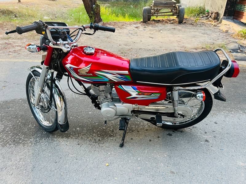 honda 125 2023 June register total gennie bike new condition 0