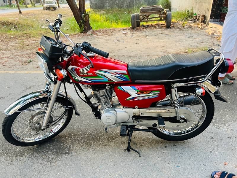 honda 125 2023 June register total gennie bike new condition 4