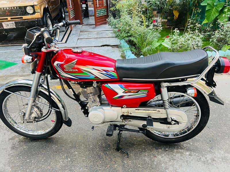 honda 125 2023 June register total gennie bike new condition 5