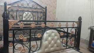 iron bed 0