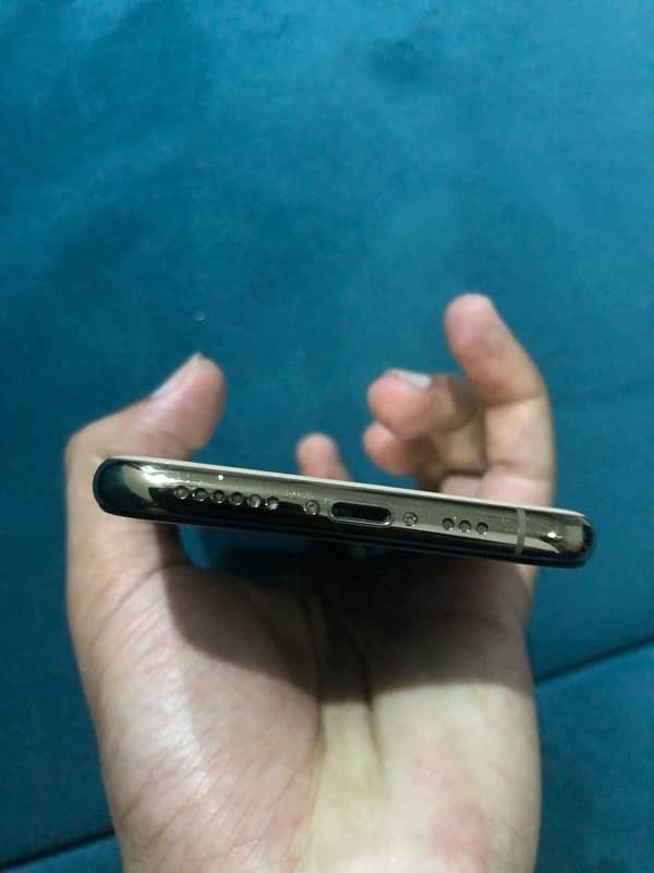 iphone xs Golden 64GB 3