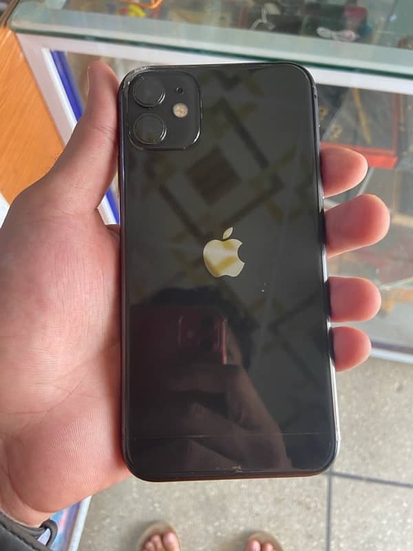 iphone 11 10/10 condition 4