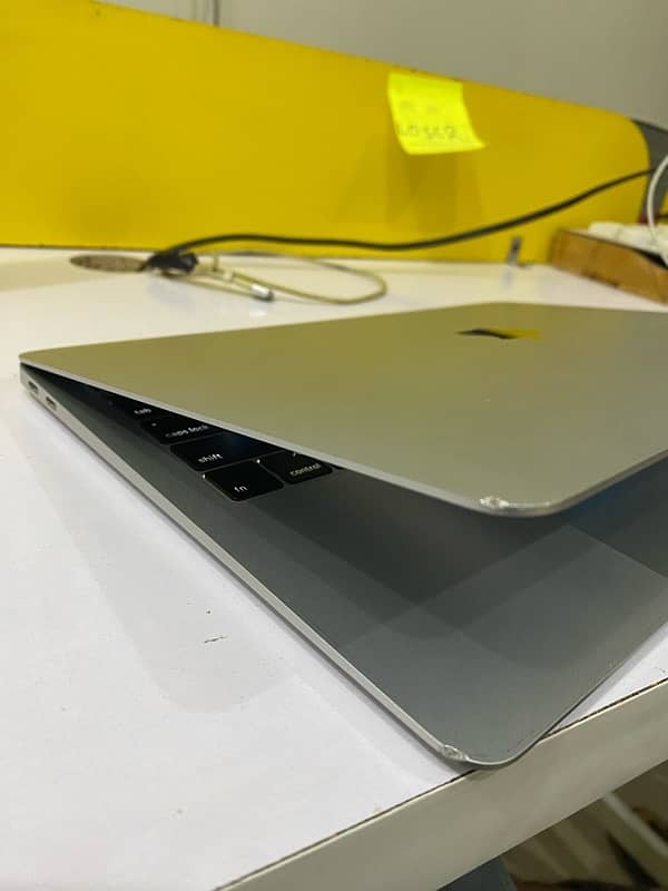 MacBook Air 2018 13-inches 1