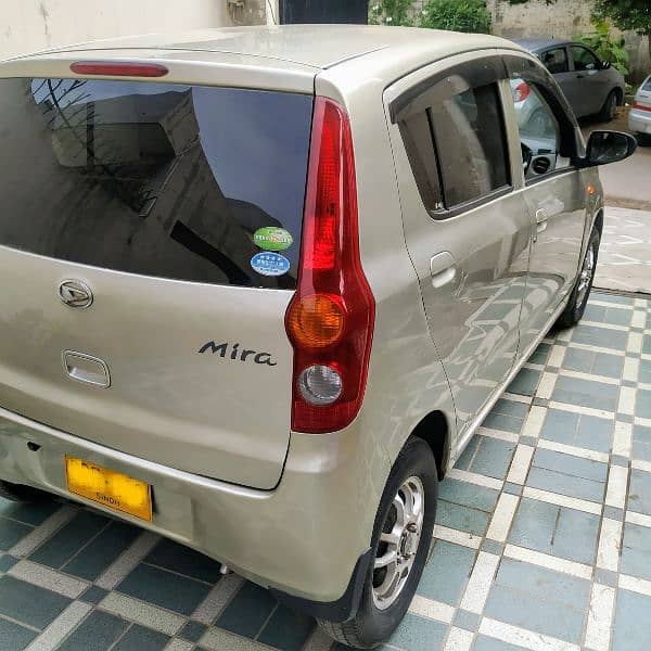 Daihatsu Mira 2011/15 Automatic 2