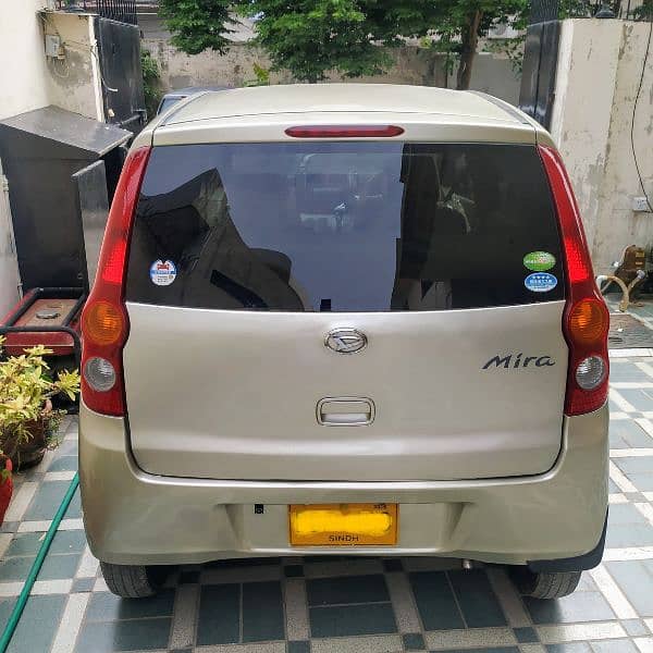 Daihatsu Mira 2011/15 Automatic 3