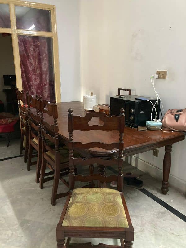 A beautiful dining table in shesham wood 1