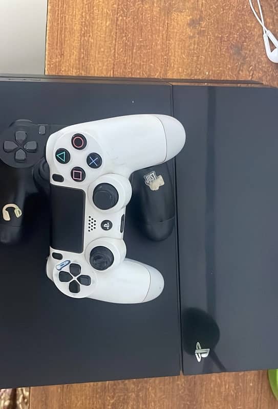 ps4 jailbreak 500gb with a original controller & acer projector 0