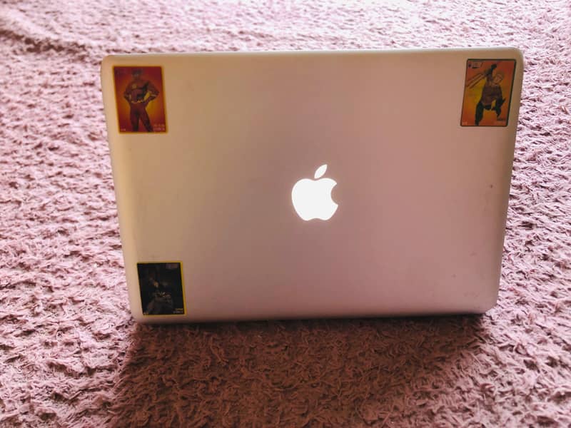 Macbook Pro Mid 2012, (silver colour) 10/9 3