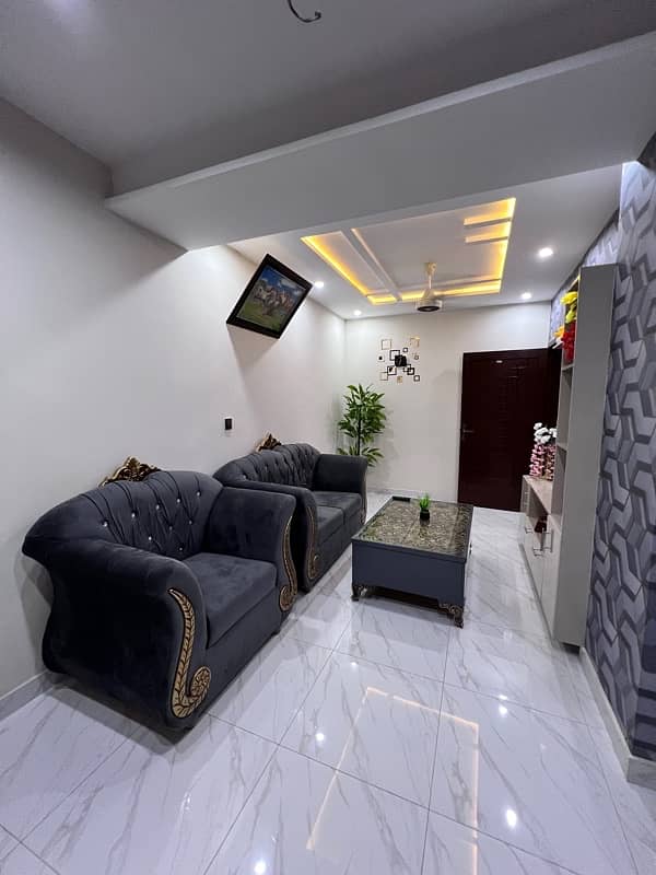 One bedroom apartment for rent in Bahria town short stay . daily basis 5