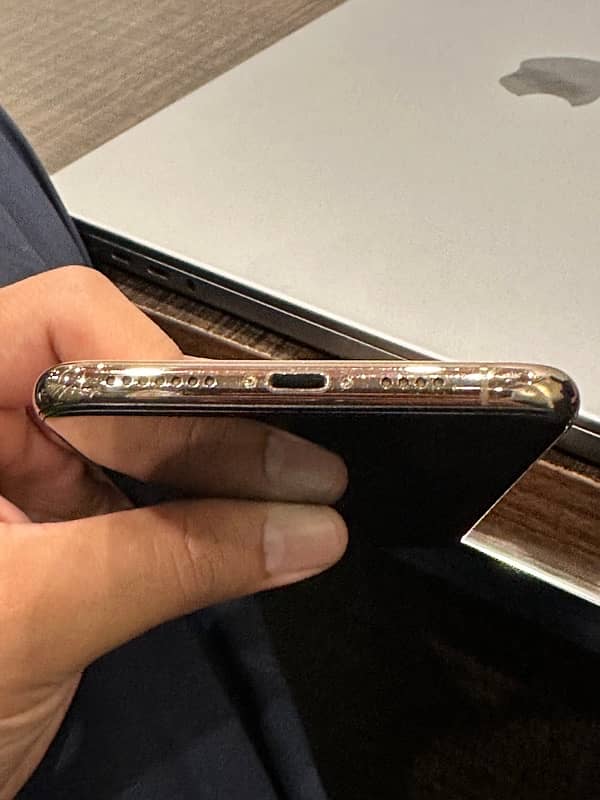 iPhone XS Max Gold 5