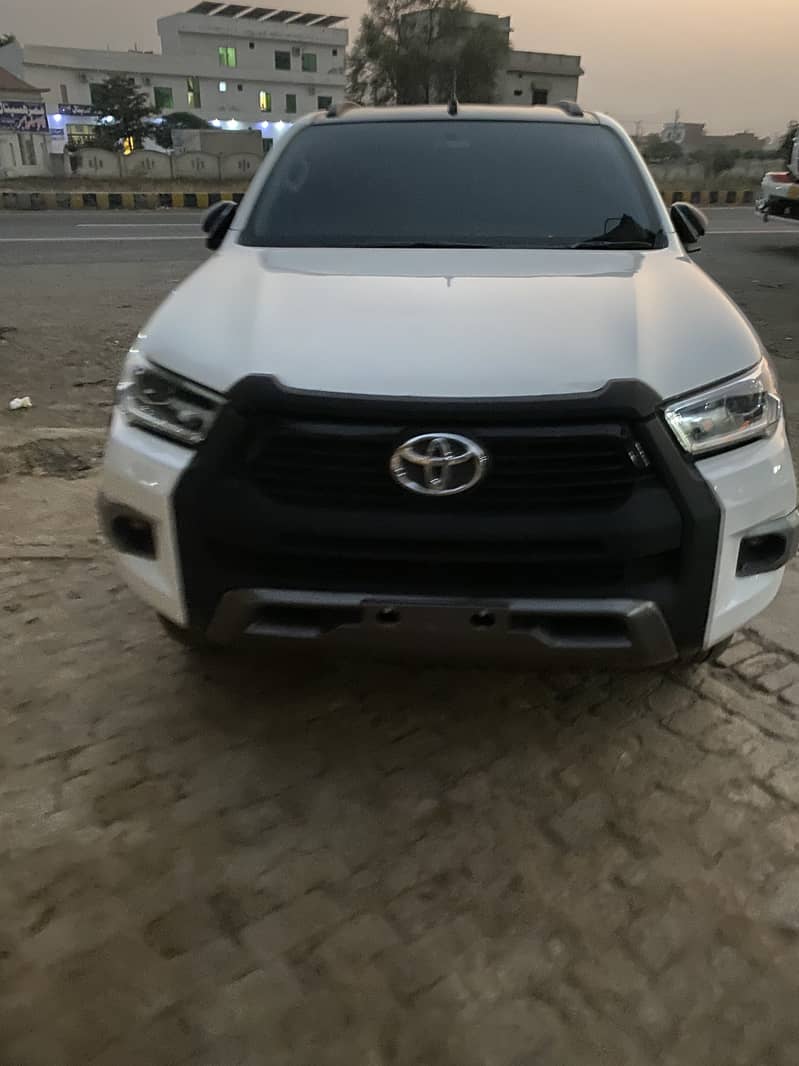 Toyota Hilux 2021 Revo 0